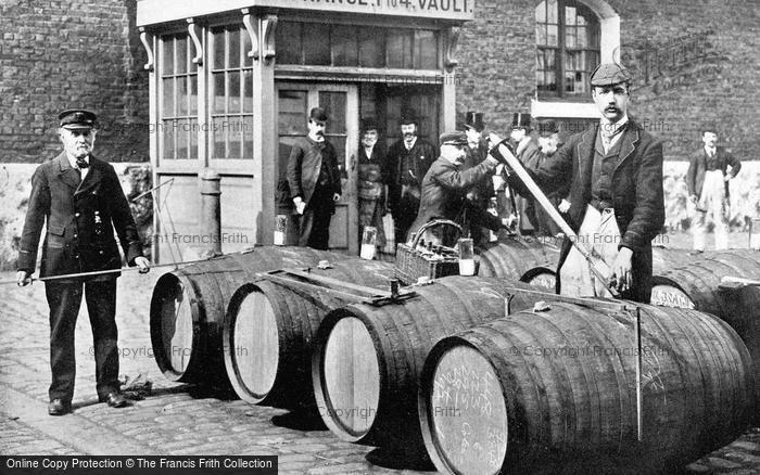 Photo of London, The London Docks, Gaugers At Work c.1895