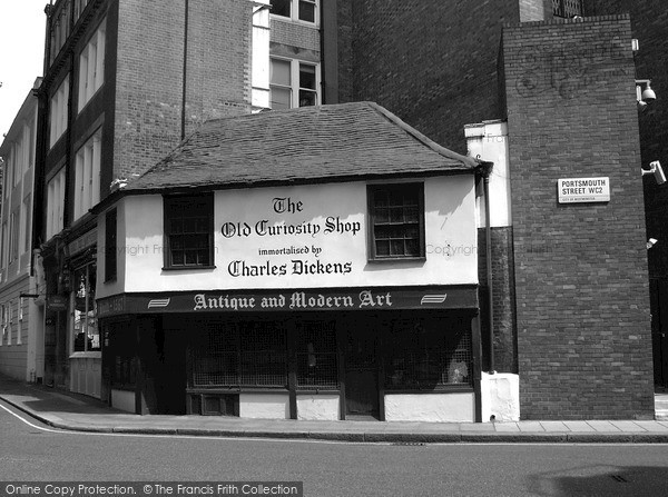 Photo of London, The Old Curiosity Shop 2003