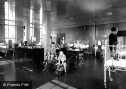 The Princess Beatrice Hospital, Lady Iris Ward c.1950, London