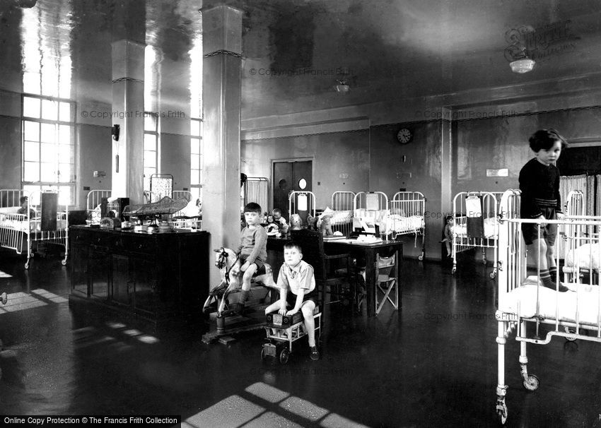 London, the Princess Beatrice Hospital, Lady Iris Ward c1950