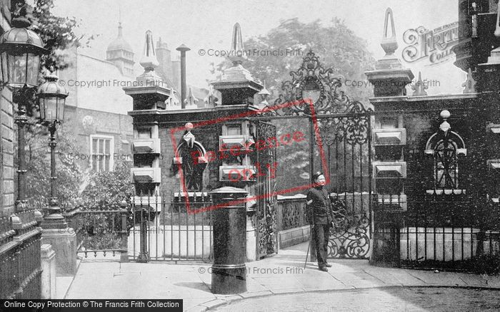Photo of London, The Staple Inn Gateway, Holborn c.1895