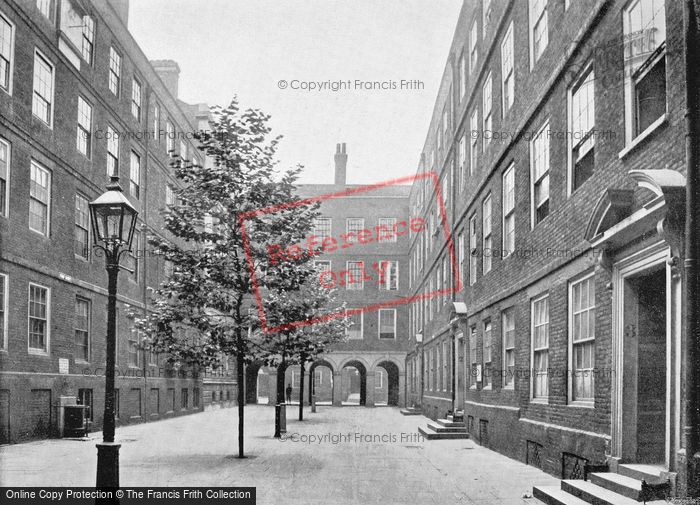 Photo of London, The Temple, Pump Court c.1895