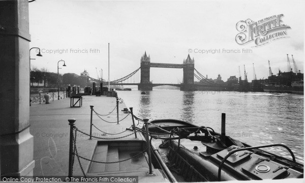 Photo of London, The Tower Bridge c.1960