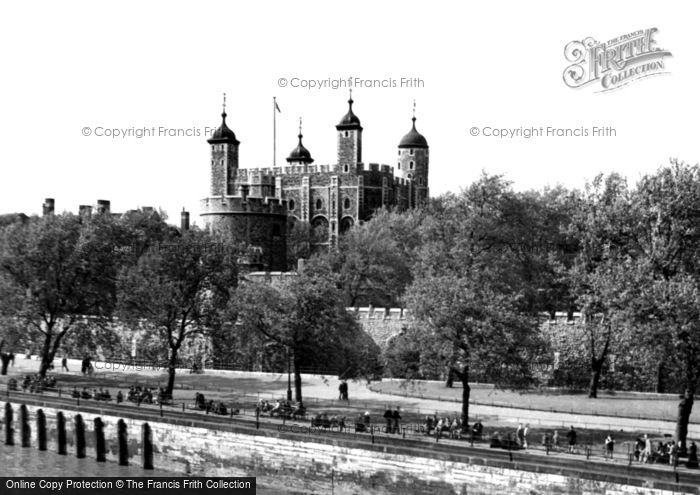 Photo of London, The Tower c.1950