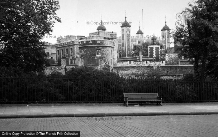 Photo of London, The Tower Of London c.1950
