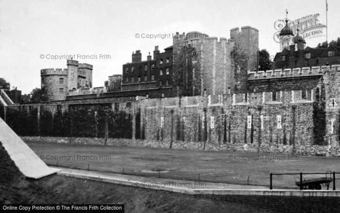 Photo of London, The Tower Of London c.1950