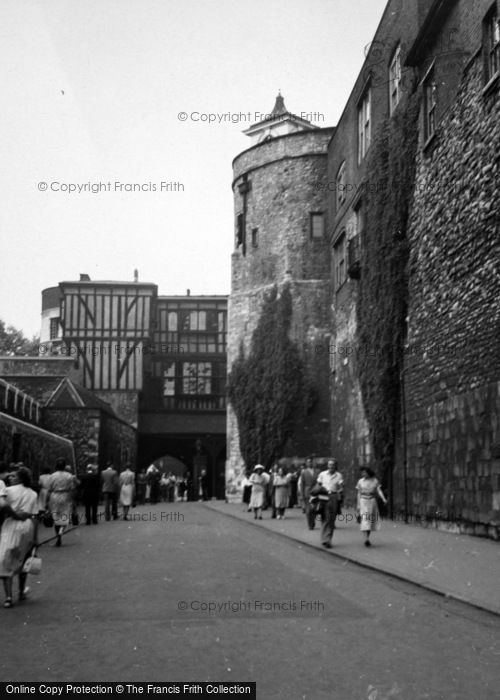 Photo of London, The Tower Of London c.1950