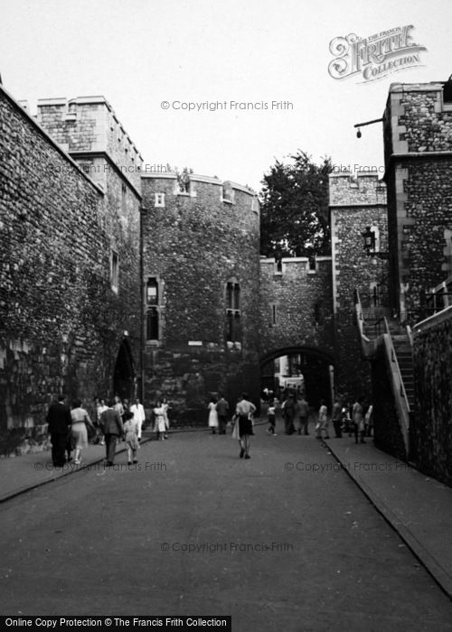 Photo of London, The Tower Of London c.1950