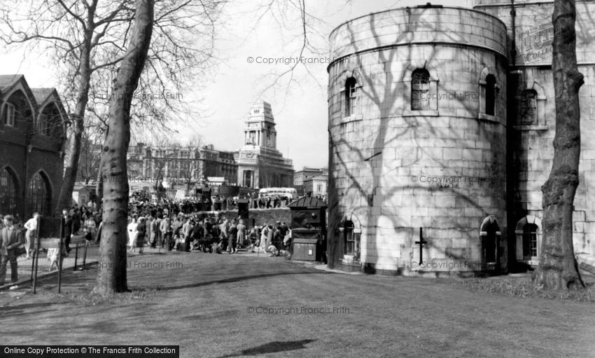 London, the Tower of London c1955