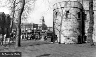 London, the Tower of London c1955