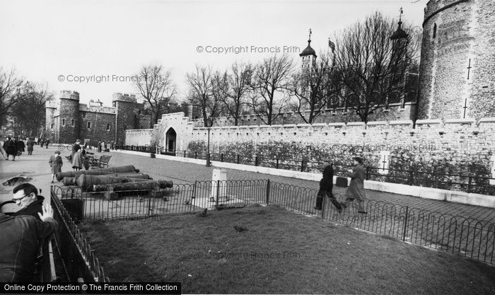 Photo of London, The Tower Of London c.1955