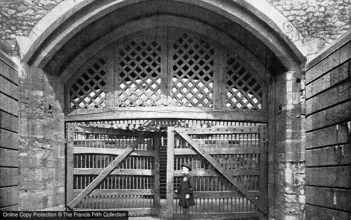 Photo of London, The Tower Of London, Traitor's Gate c.1895