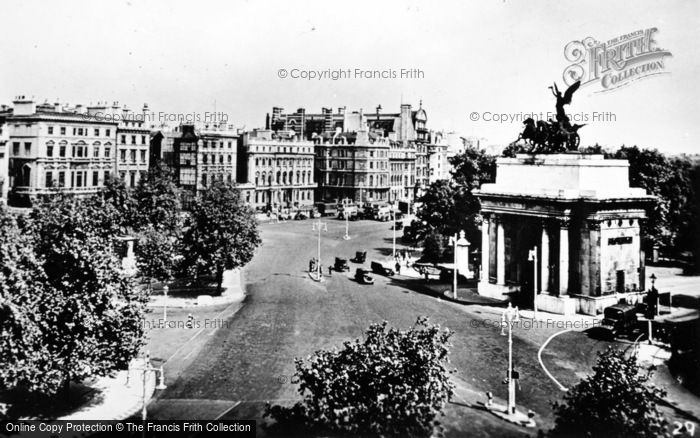 Photo of London, The Wellington Arch c.1949