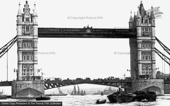 Photo of London, Tower Bridge 1910