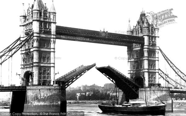 Photo of London, Tower Bridge c.1900