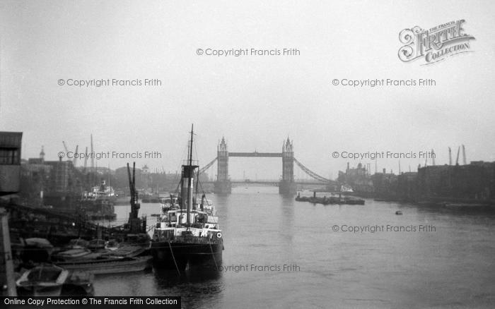Photo of London, Tower Bridge c.1950