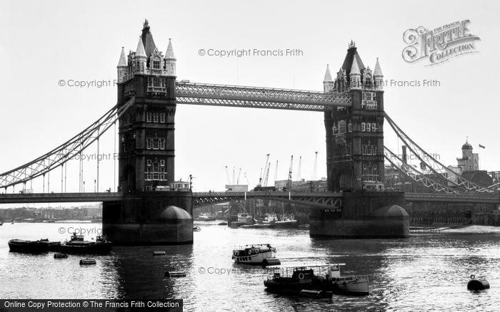 Photo of London, Tower Bridge c.1960