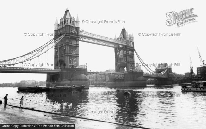 Photo of London, Tower Bridge c.1965