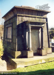 Uninscribed Tomb, Kensal Green 2004, London