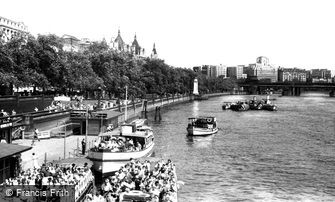 London, Victoria Embankment c1955