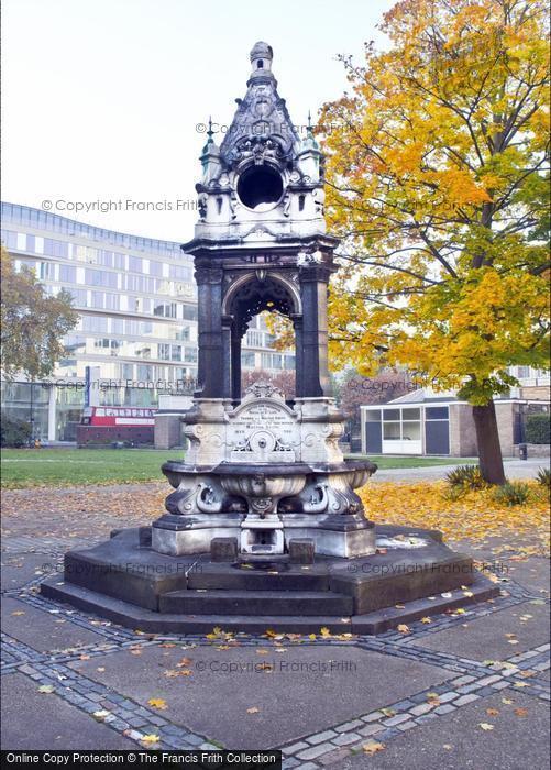 Photo of London, Victorian Drinking Fountain, Finsbury Square 2015