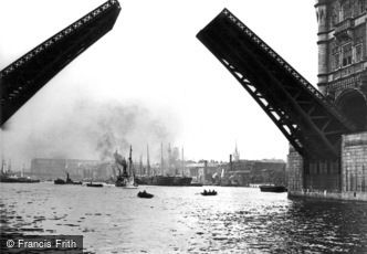 London, view of Tower Bridge Open 1910