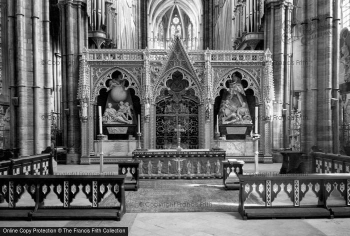 Photo of London, Westminster Abbey, The Nave Altar c.1965