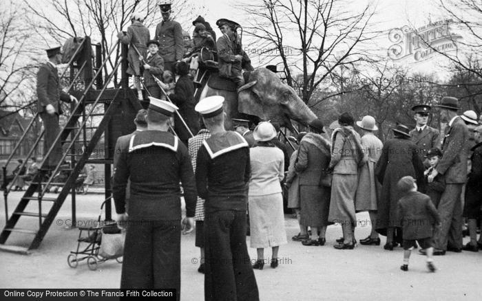 Photo of London Zoological Gardens, Elephant Rides c.1935