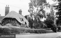 The Main Road c.1960, Longparish