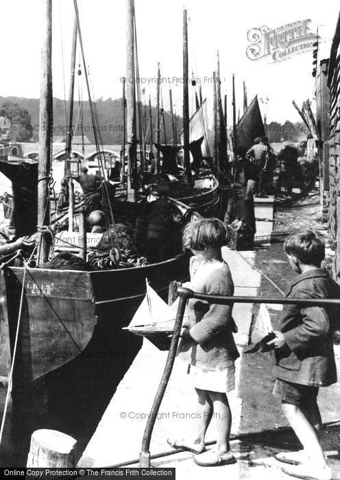 Photo of Looe, Children On Quayside 1922