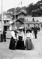Fashionable Ladies 1906, Looe