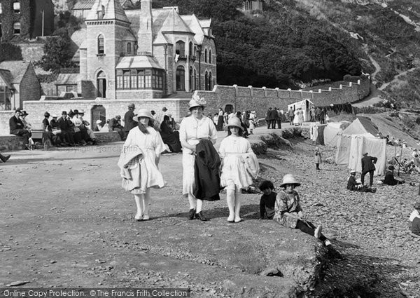 Photo of Looe, Mother And Daughters 1922
