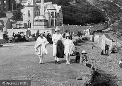 Mother And Daughters 1922, Looe