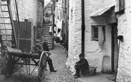 Old Street 1912, Looe