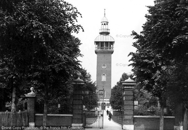 Photo of Loughborough, Carillon Tower And Queens Park Entrance c.1955