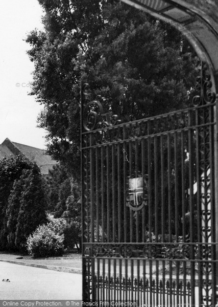 Photo of Loughborough, College Gate c.1955
