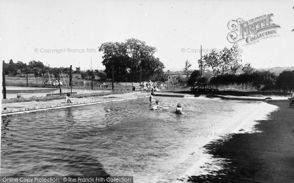 Photo of Loughor, The Paddling Pool, Parc Williams c.1960