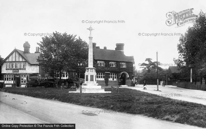 Photo of Loughton, War Memorial 1923