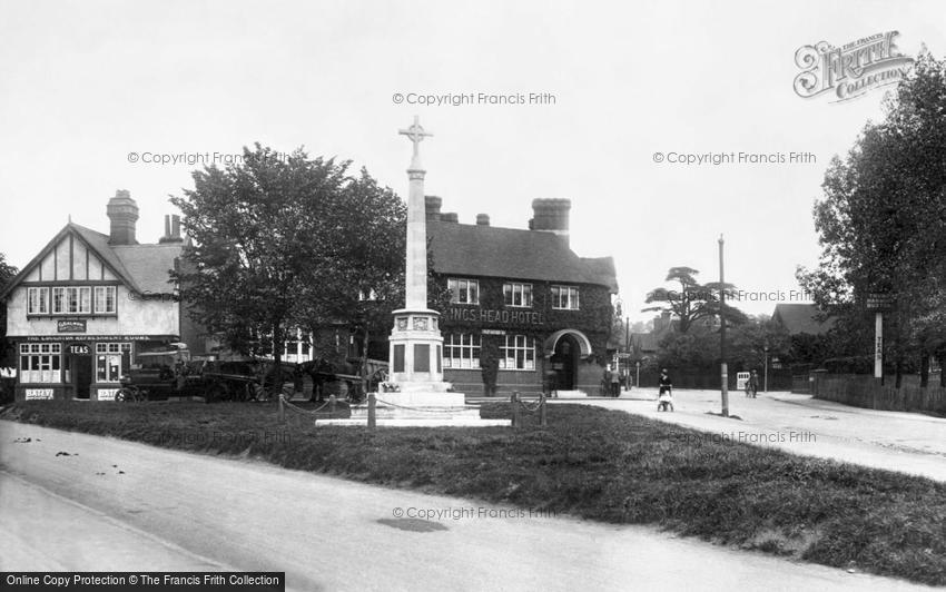 Loughton, War Memorial 1923