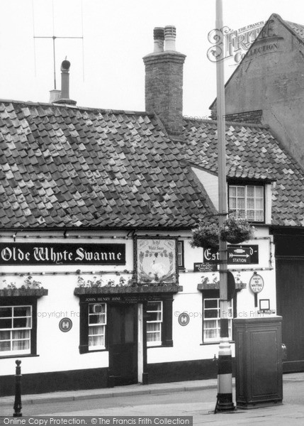 Photo of Louth, The Olde Whyte Swanne c.1960