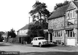 The Mint Arms c.1960, Lower Kingswood