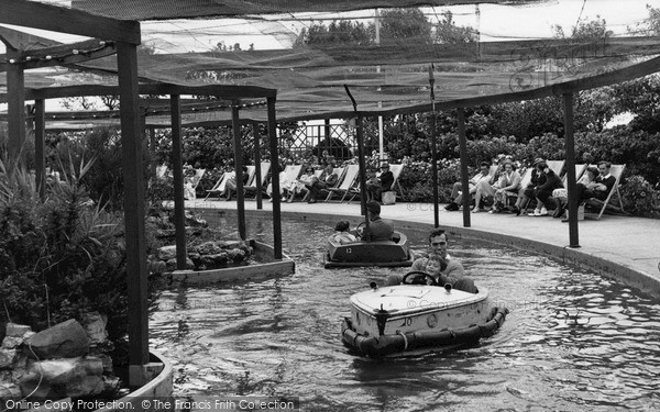 Photo of Lowestoft, Electric Boating Lake, Kensington Gardens c.1955