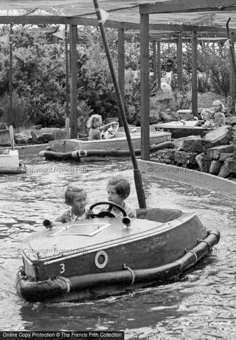 Photo of Lowestoft, Electric Boating Lake, Kensington Gardens c.1955