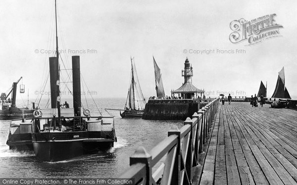 Photo of Lowestoft, Harbour 1890