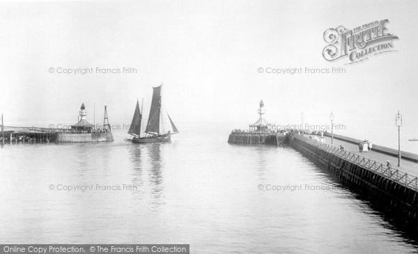 Photo of Lowestoft, Harbour Mouth 1921