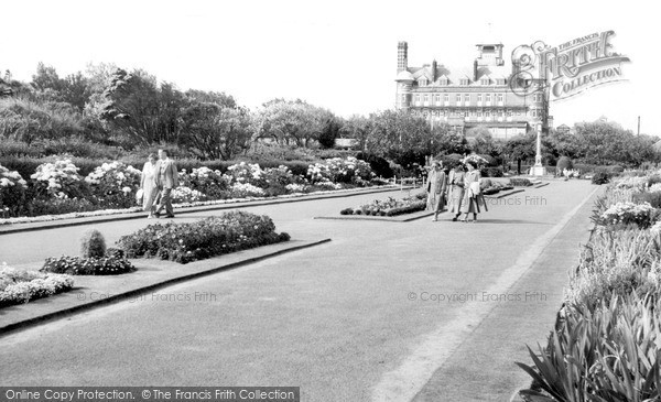 Photo of Lowestoft, Kensington Gardens c.1955