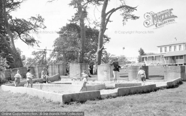 Photo of Lowestoft, Kiddies Paddling Pool, Gunton Hall Holiday Camp c.1955