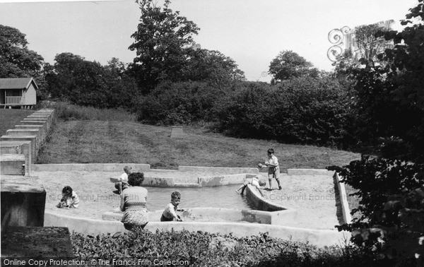 Photo of Lowestoft, Kiddies Paddling Pool, Gunton Hall Holiday Camp c.1955