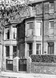 Kington Guest House, London Road South c.1955, Lowestoft