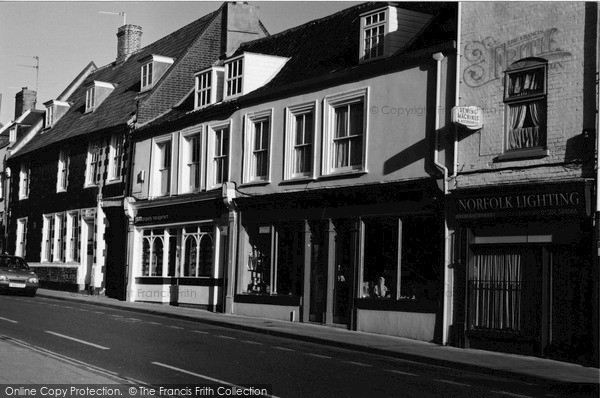 Photo of Lowestoft, Old Houses, High Street 2005